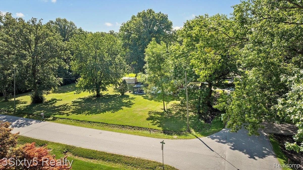 20223 Newman Dr Brownstown, MI 48183 - Thumbnail 2