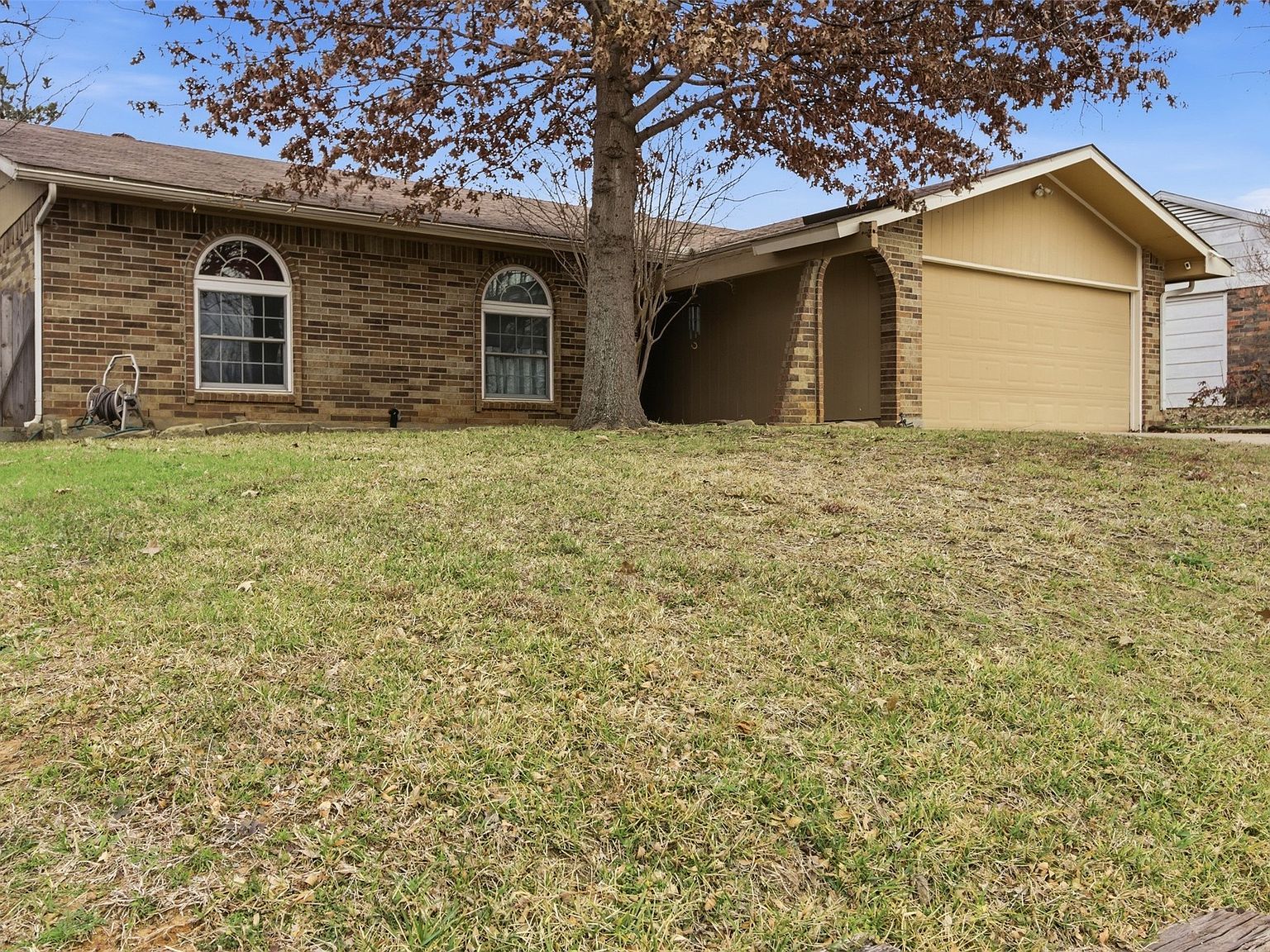 4217 Glen Pines Dr Arlington, TX 76016 - Thumbnail 2