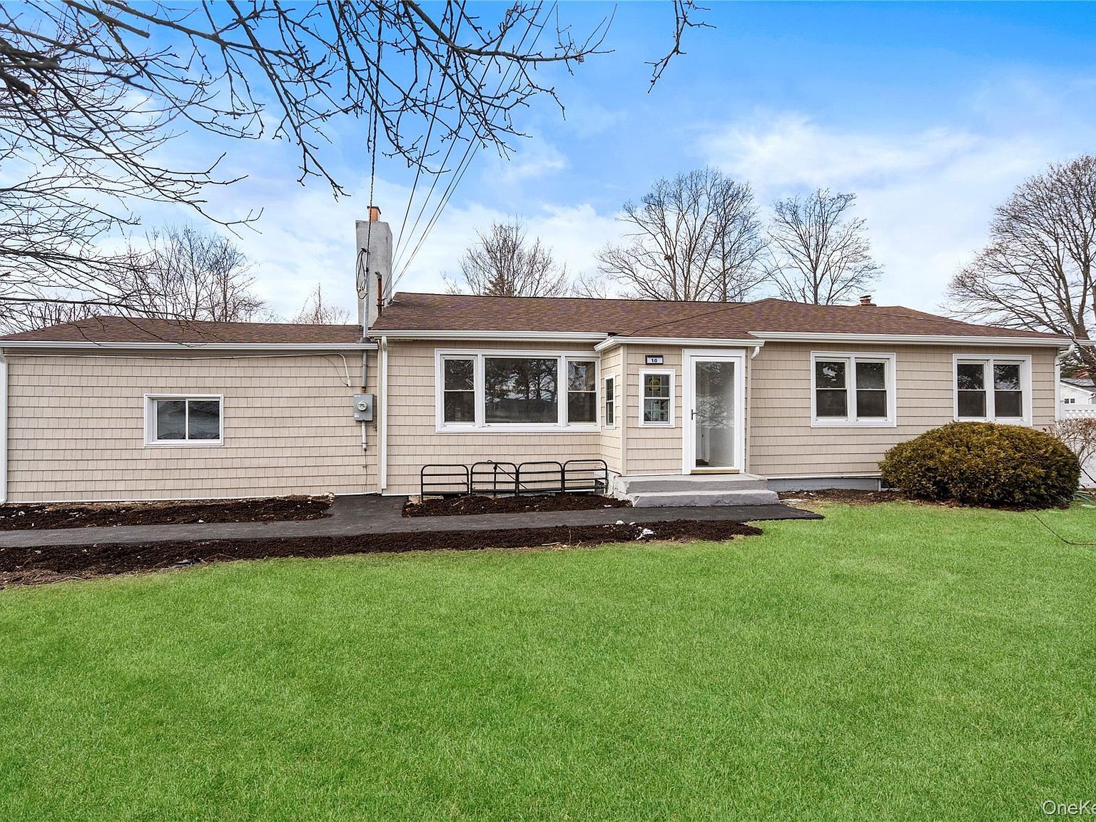 10 S 30th St Wyandanch, NY 11798 - Thumbnail 2