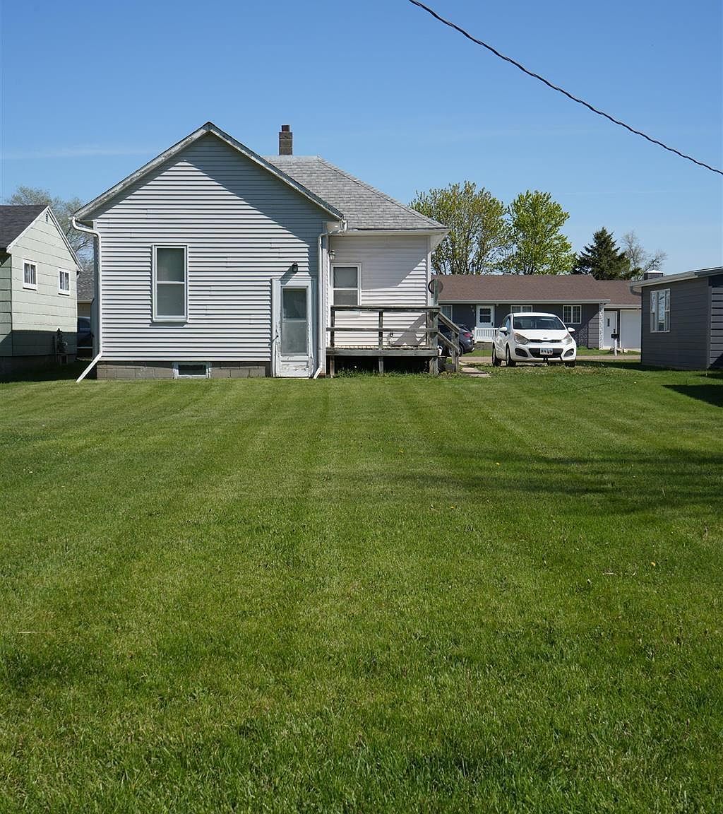 608 E Maple St Parkston, SD 57366 | Single Family