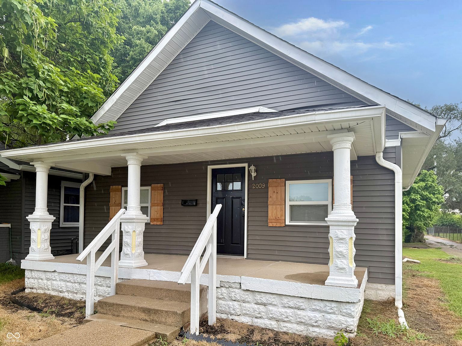 2009 Gent Ave Indianapolis, IN 46202 - Thumbnail 2