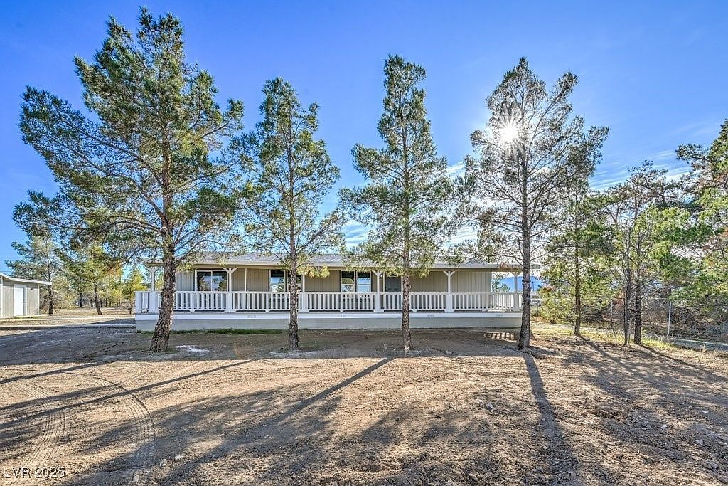 261 E Falcon St Pahrump, NV 89048 - Thumbnail 2