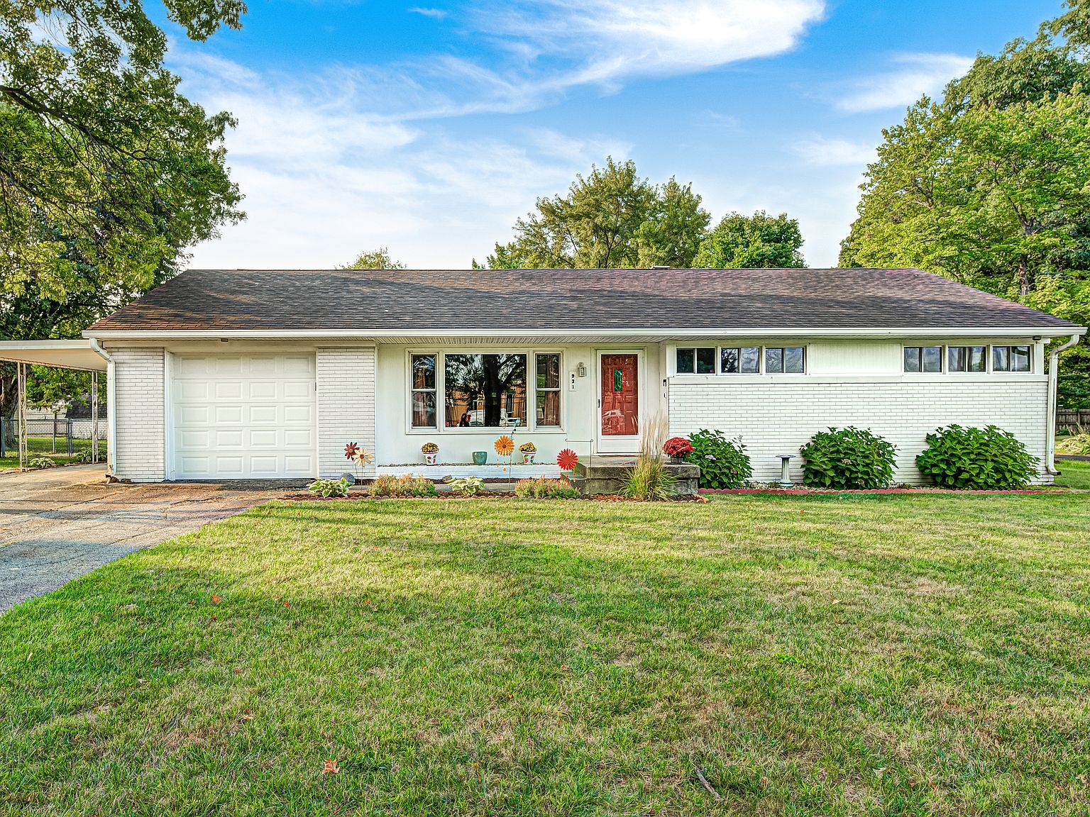 931 Maynard Dr Indianapolis, IN 46227 - Thumbnail 2