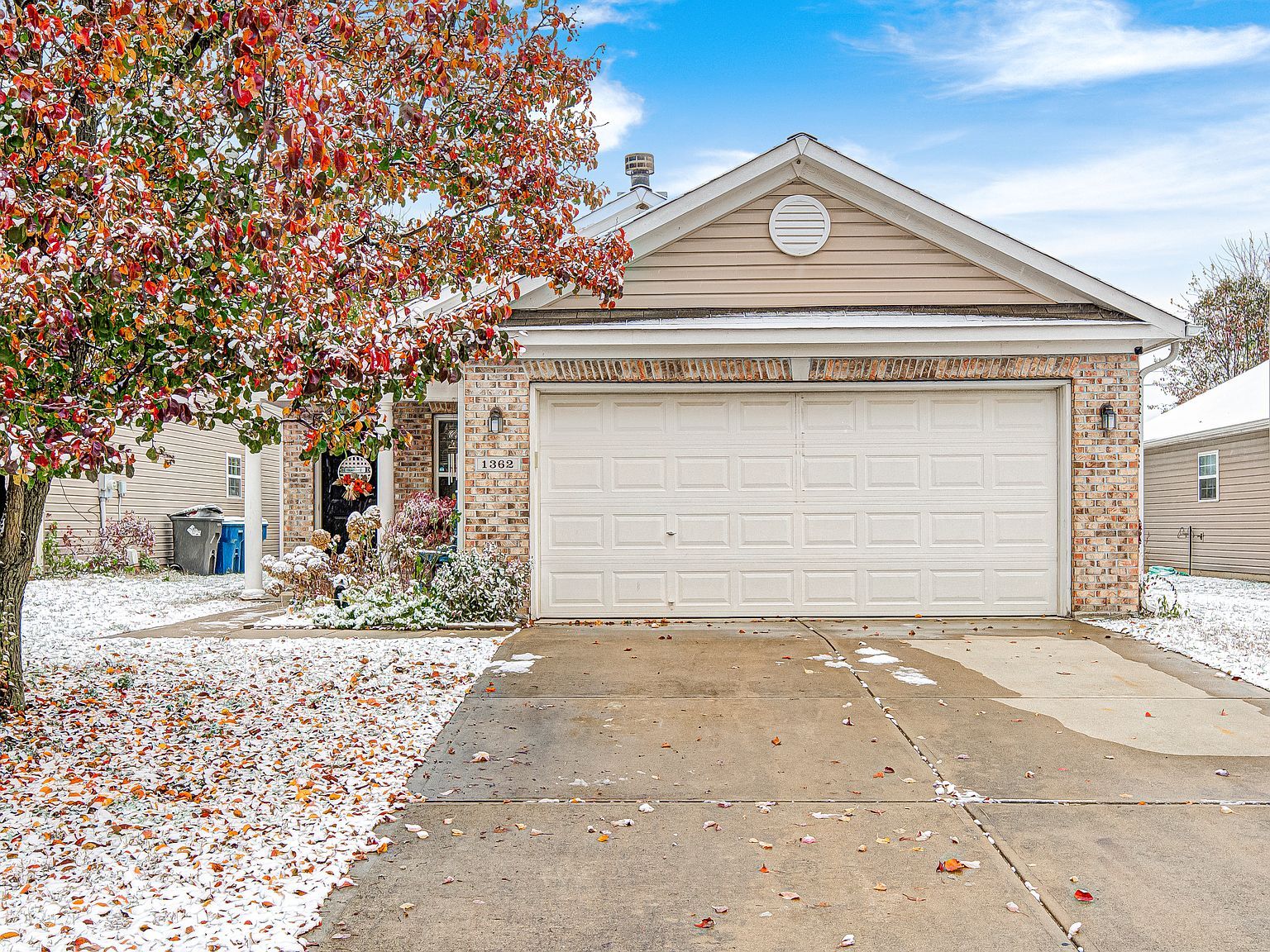 1362 Bluff View Ct Indianapolis, IN 46217 - Thumbnail 2