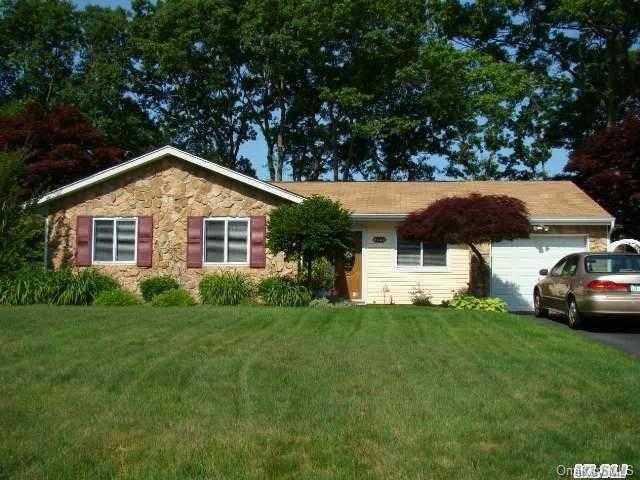 12 Abbey Drive, Middle Island, NY, USA, 11953  | Single Family