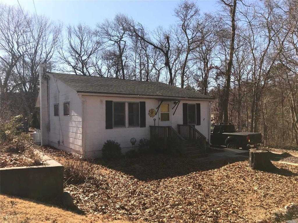 12 Mohawk Place, Selden, NY, USA, 11784  | Single Family