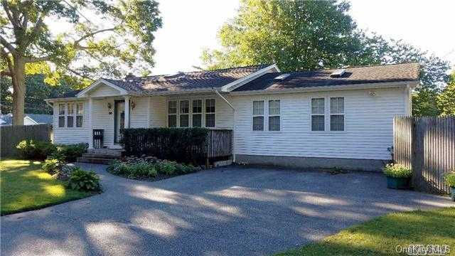 30 Squaw Lane, Sayville, NY, USA, 11782  | Single Family