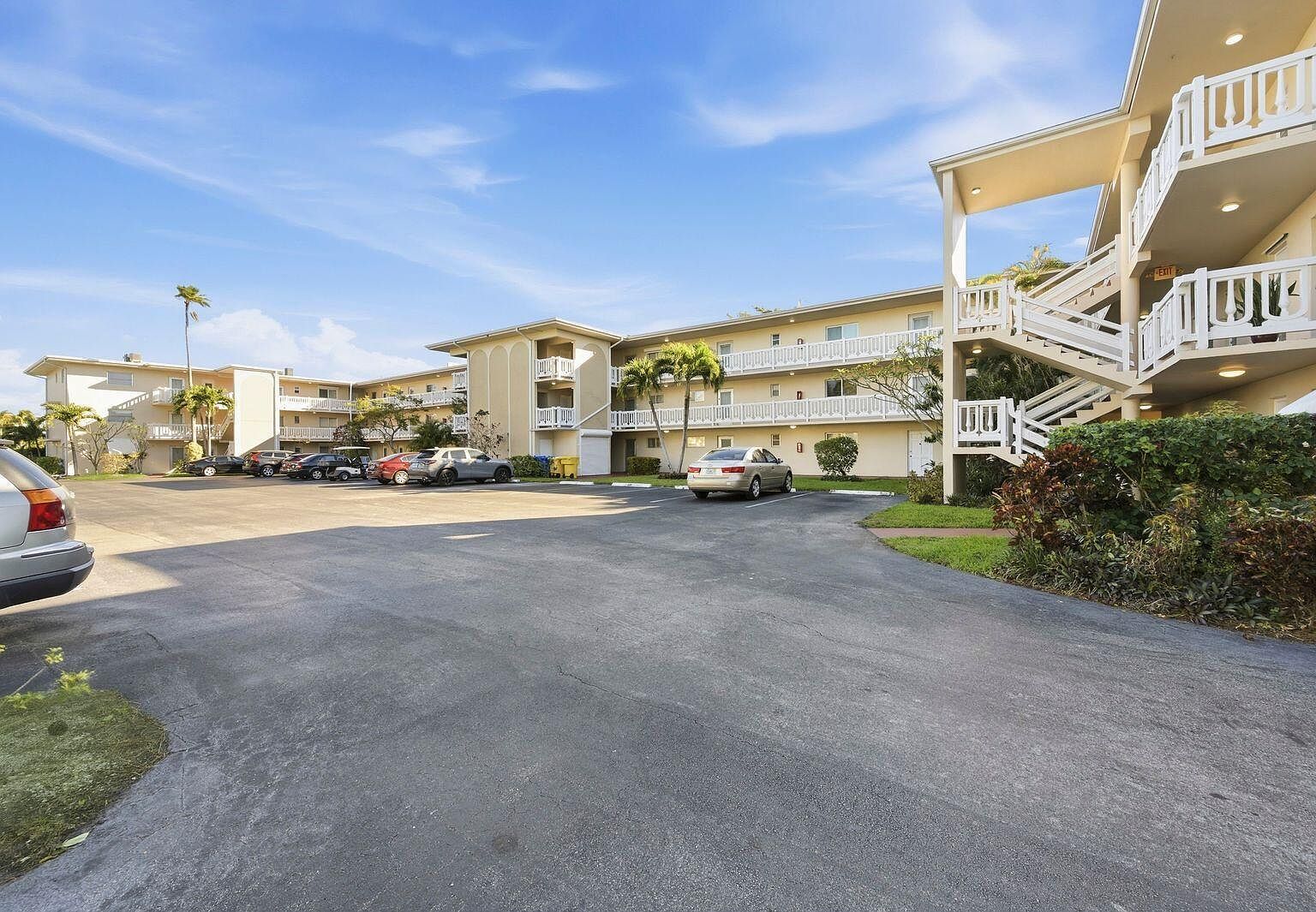 2615 Garden Dr N APT 305 Lake Worth, FL 33461 - Thumbnail 2