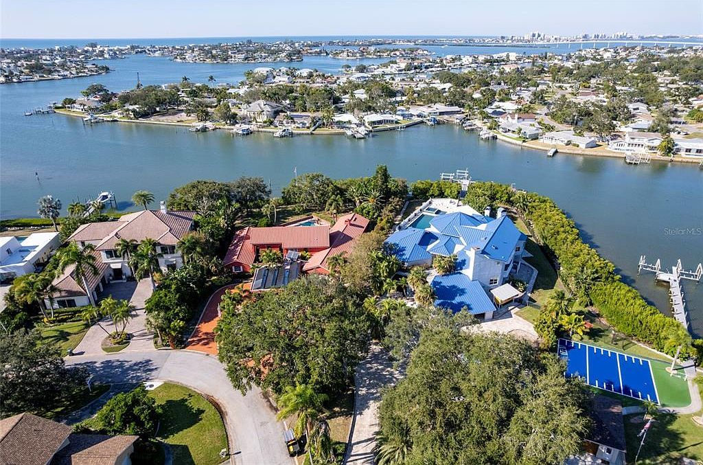 2268 Kings Point Dr Largo, FL 33774 - Thumbnail 2