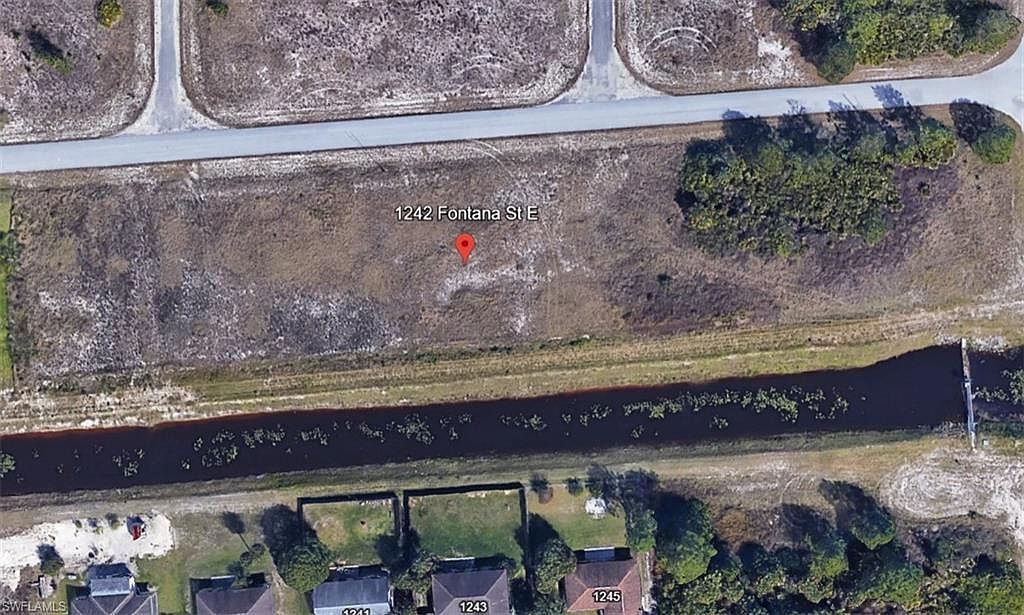 1242 Fontana St E Lehigh Acres, FL 33974 - Thumbnail 2