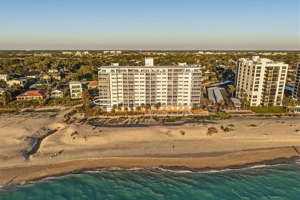 633 Alhambra Rd APT 301 Venice, FL 34285 - Thumbnail 2