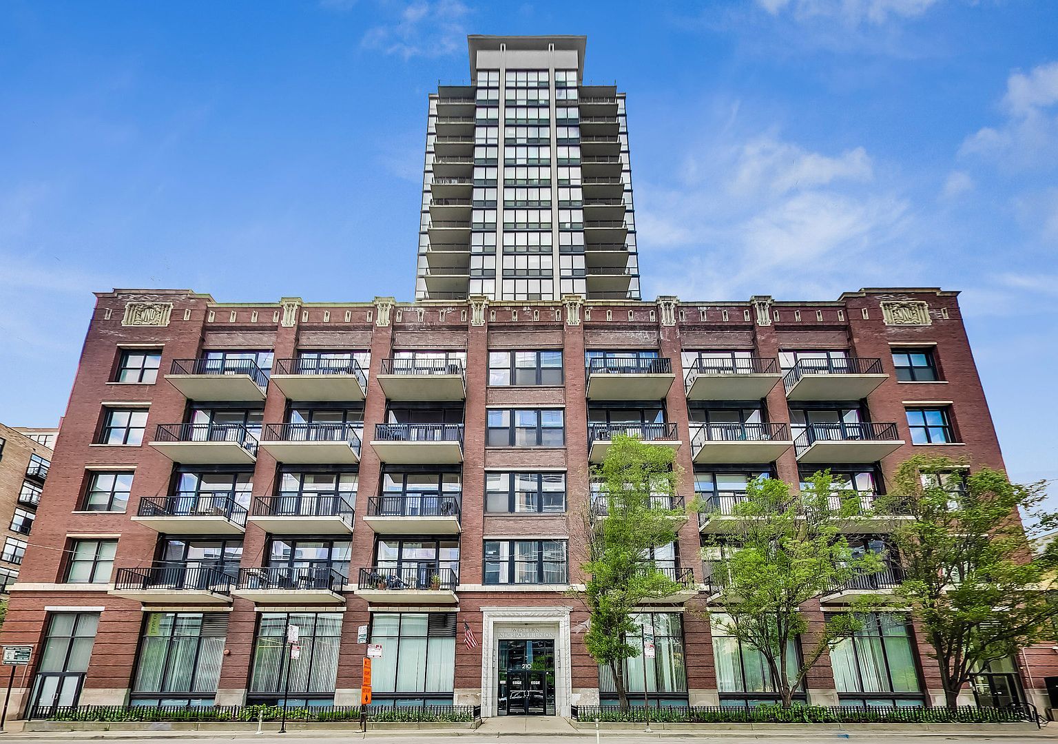 210 S Desplaines St APT 2007 Chicago, IL 60661 - Thumbnail 2