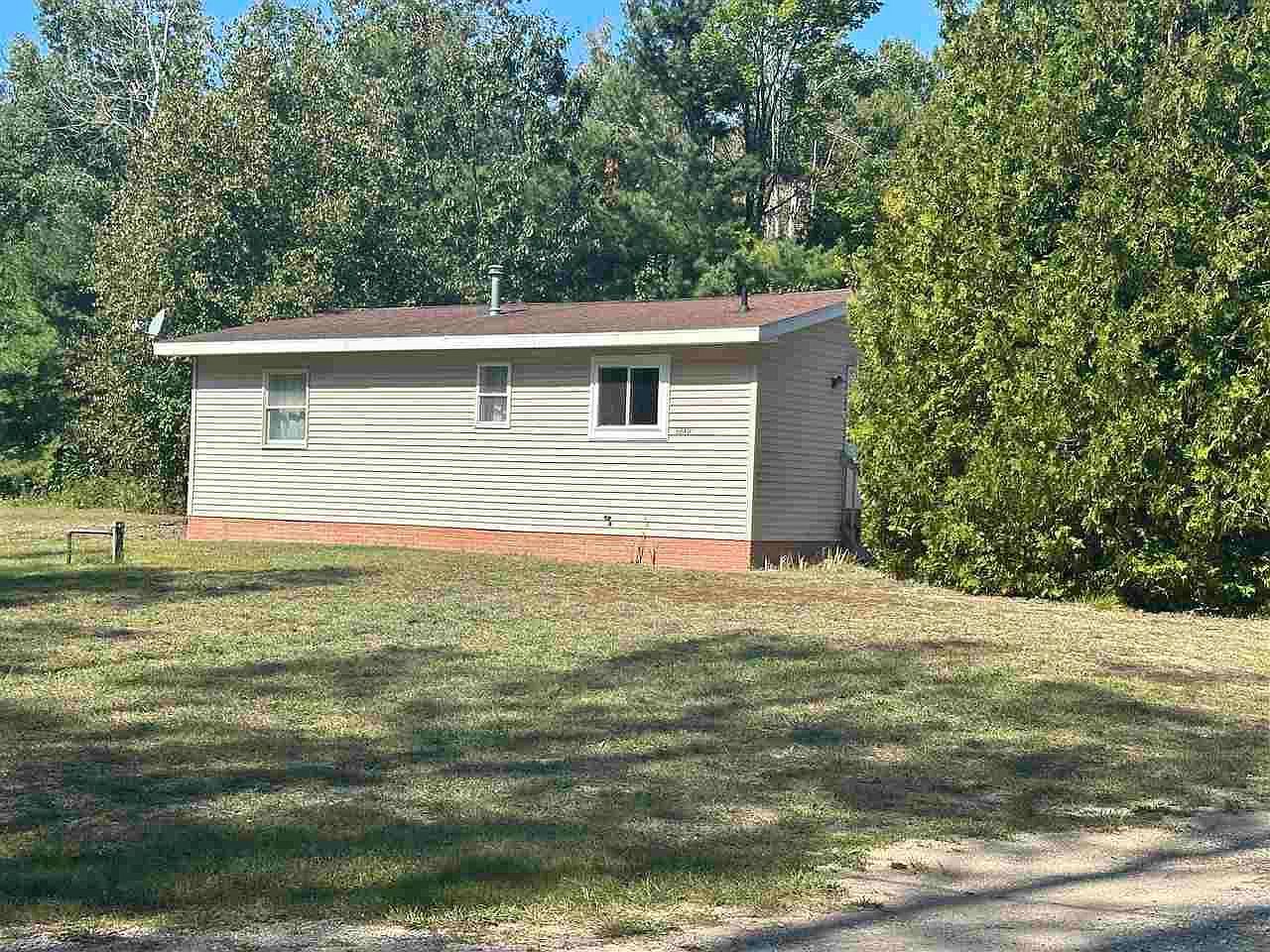 8849 Blumke Rd Alanson, MI 49706 - Thumbnail 2