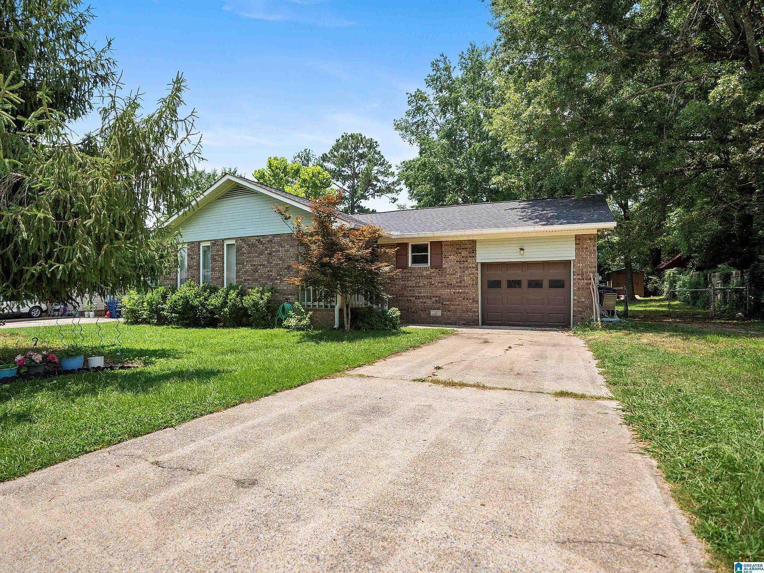 1911 Glen Davis Ln Oxford, AL 36203 - Thumbnail 2