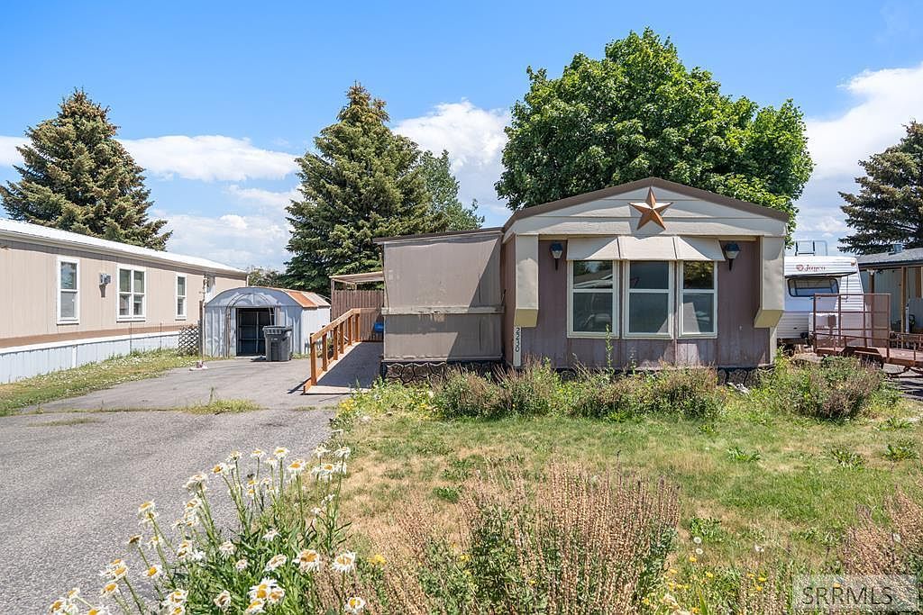 2230 Whispering Pines Dr Idaho Falls, ID 83401 - Thumbnail 2