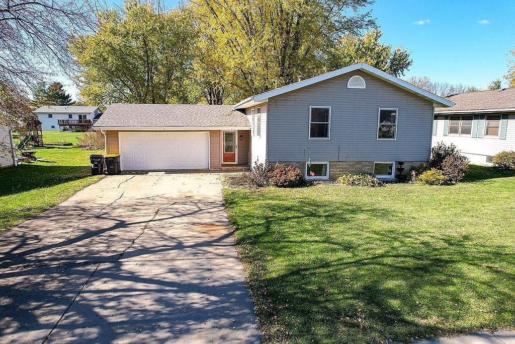 1405 Lincoln Ave Tomah, WI 54660 - Thumbnail 2