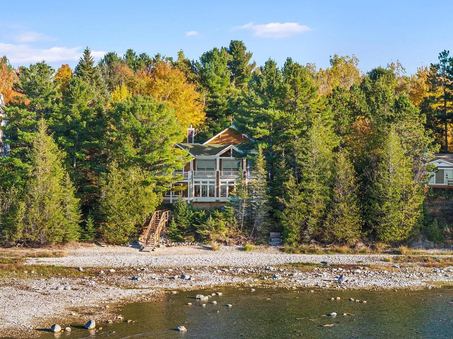 4903 Lake Shore Dr Charlevoix, MI 49720 - Thumbnail 2