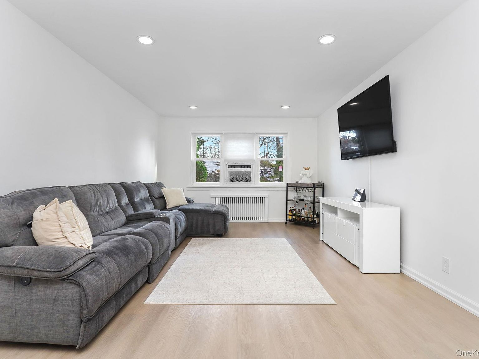 450 Pelham Rd APT 1C New Rochelle, NY 10805 - Thumbnail 2