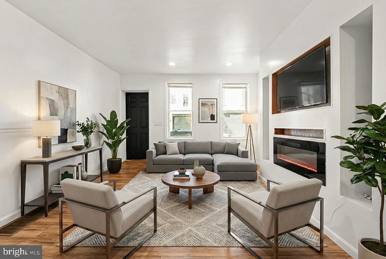 2613 Amber St Philadelphia, PA 19125 - Thumbnail 2