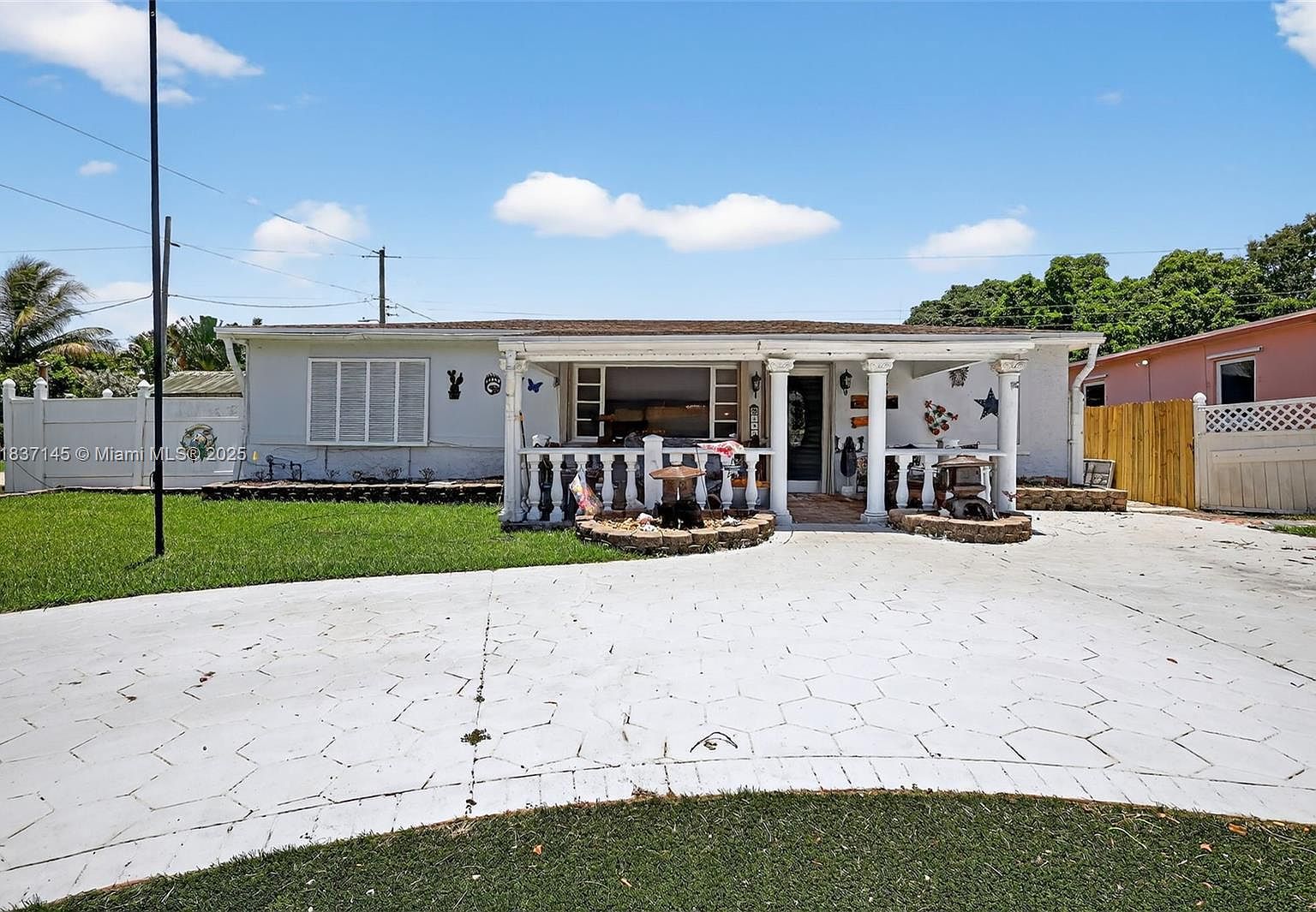 480 NE 109th St Miami, FL 33161 - Thumbnail 2