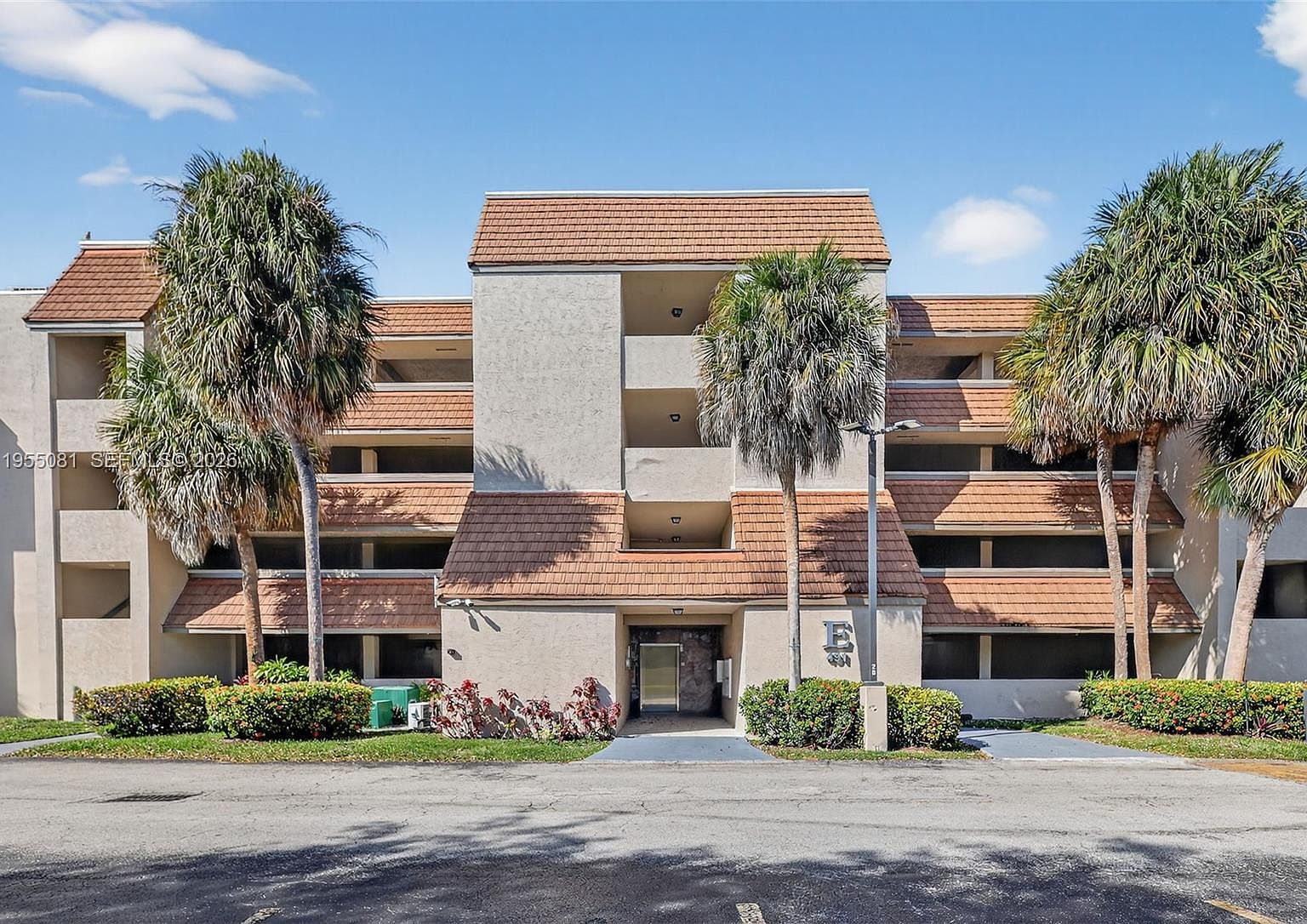491 Ives Dairy Rd APT 306-5 Miami, FL 33179 - Thumbnail 2
