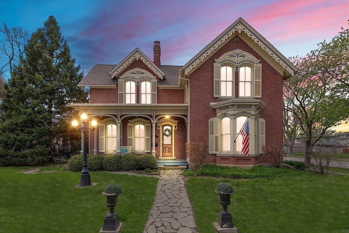 603 Clay St Cedar Falls, IA 50613 - Thumbnail 2