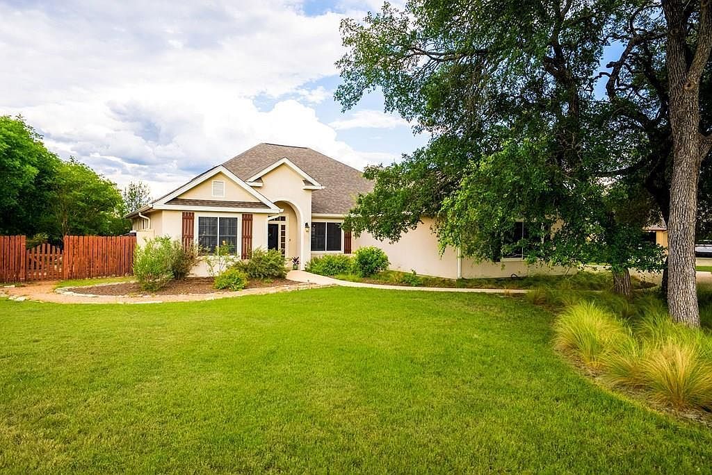 100 Glen Lakes Ct Ingram, TX 78025 - Thumbnail 2