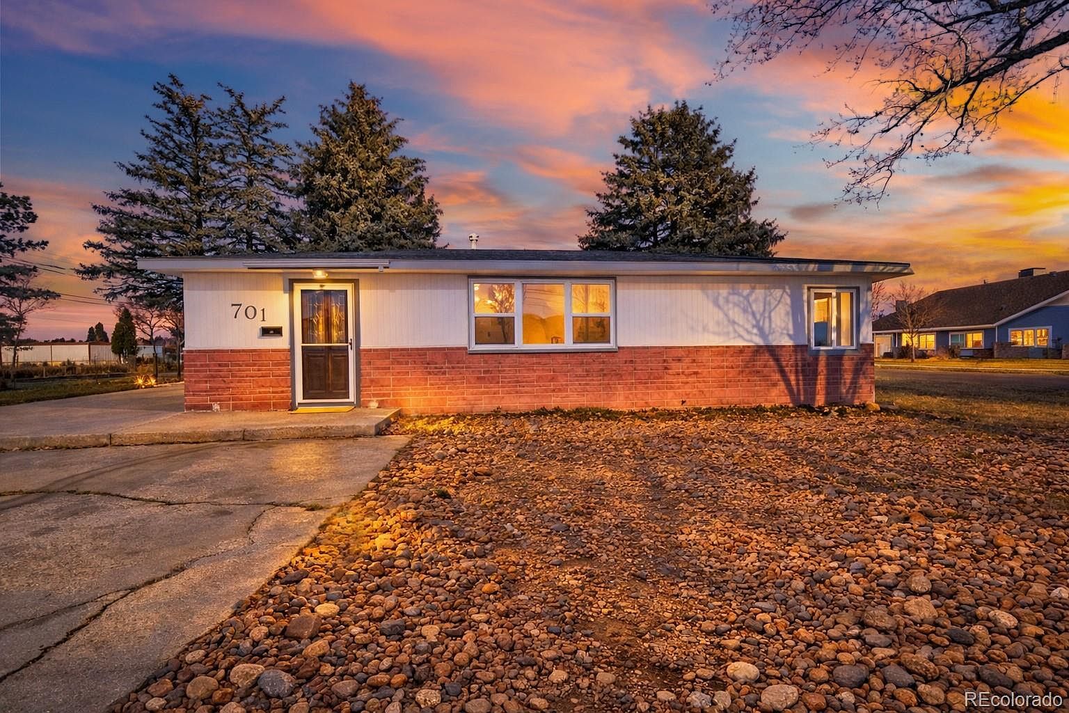 701 W 4th St Akron, CO 80720 - Thumbnail 2