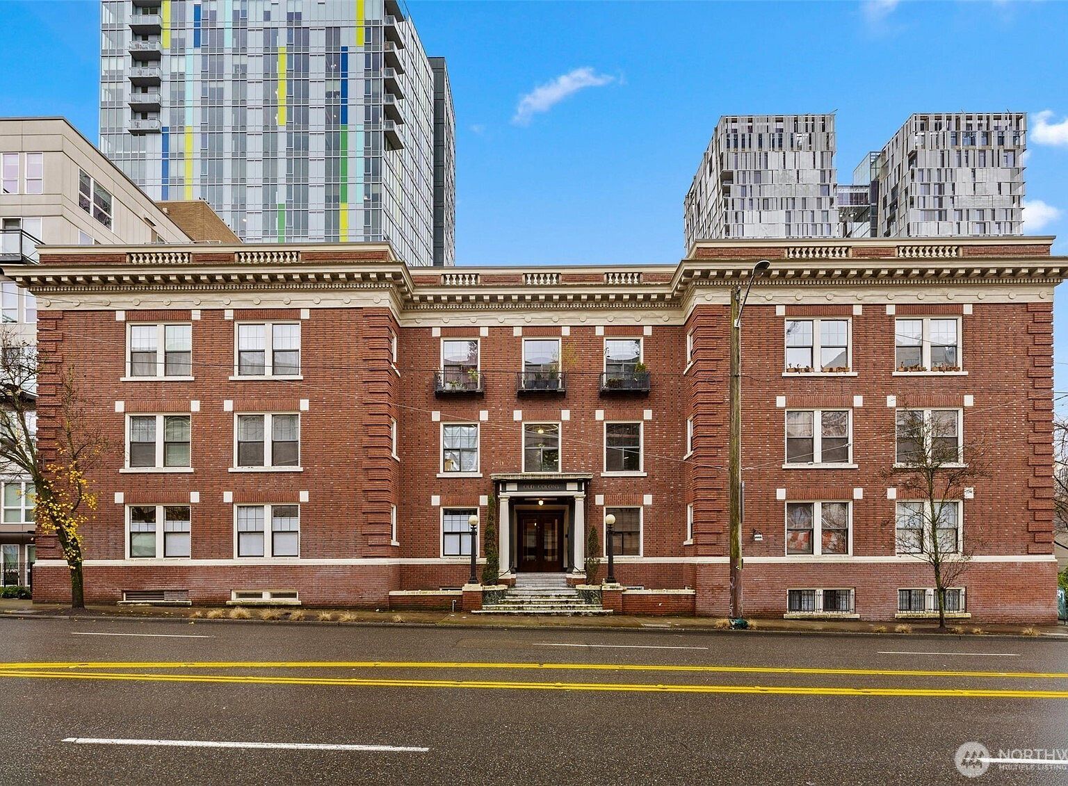 615 Boren Ave APT 6 Seattle, WA 98104 - Thumbnail 2