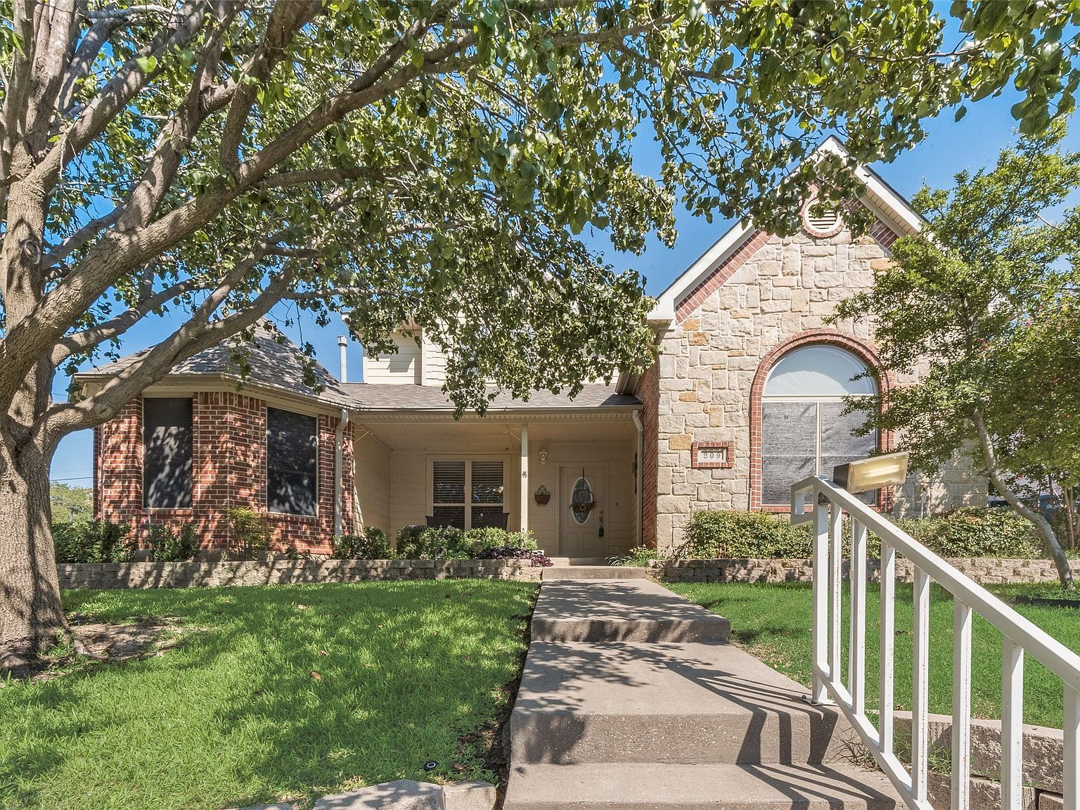 209 Arapaho W Sherman, TX 75092 - Thumbnail 2