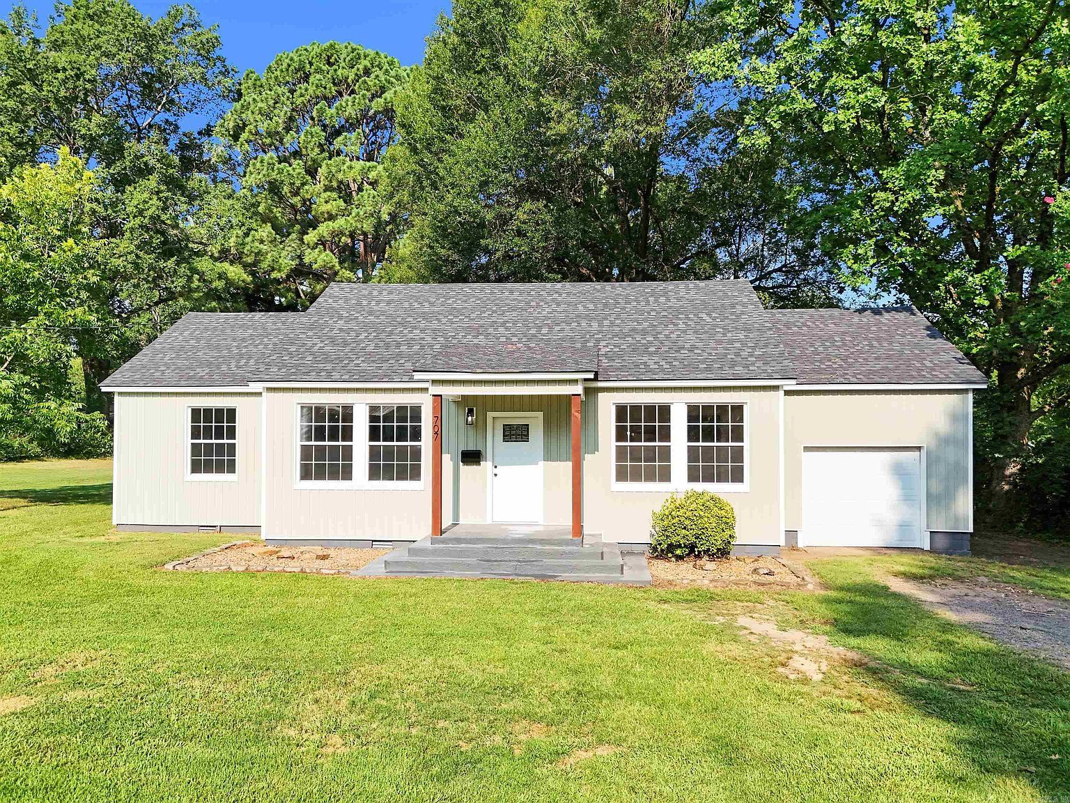 707 N West St Morrilton, AR 72110 - Thumbnail 2