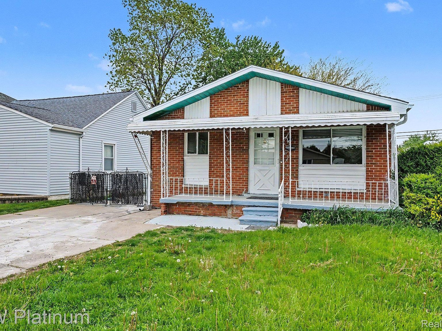 32000 Saint Margaret St Saint Clair Shores, MI 48082, 48082