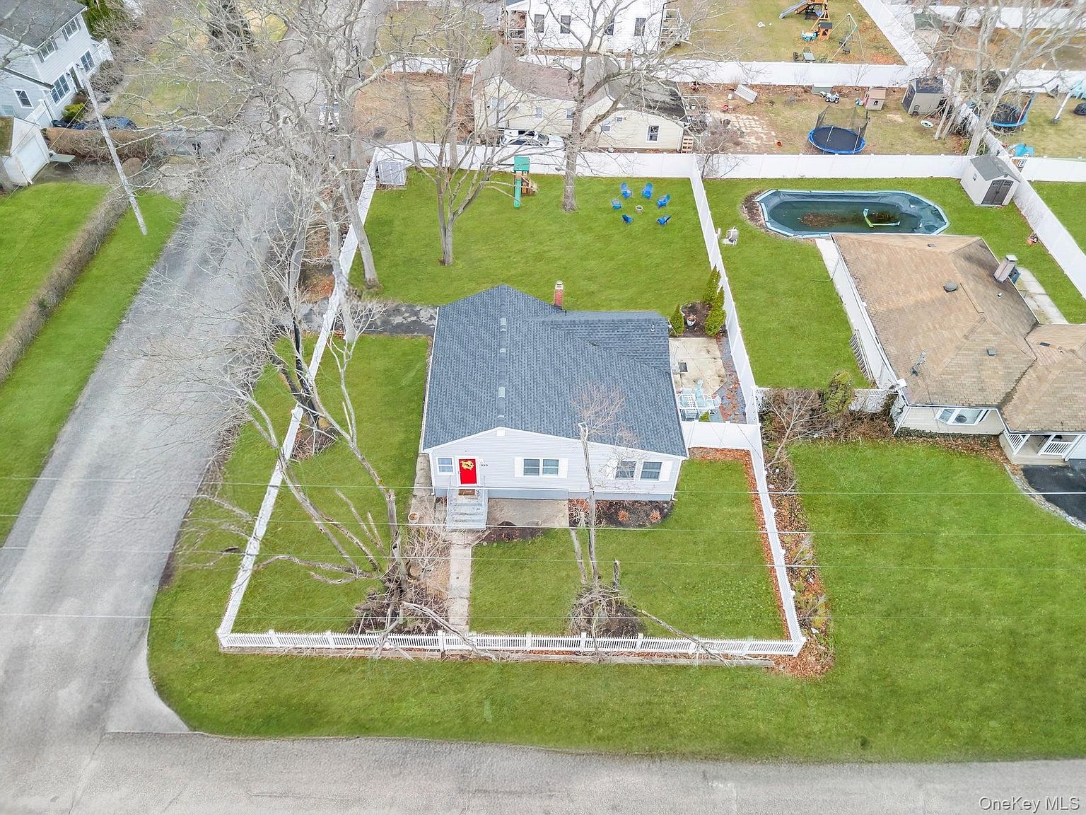 220 Woodycrest Dr Holtsville, NY 11742, 11742