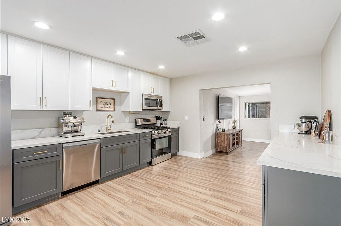 242 Fullerton Ave Henderson, NV 89015 - Thumbnail 2