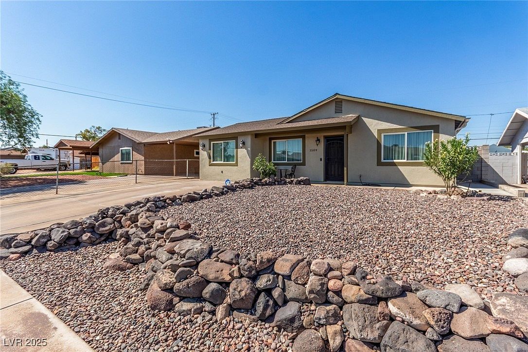 1509 Chestnut St Henderson, NV 89011 - Thumbnail 2