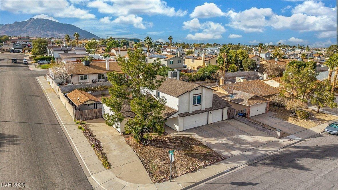 742 Brick Dr Henderson, NV 89002 - Thumbnail 2