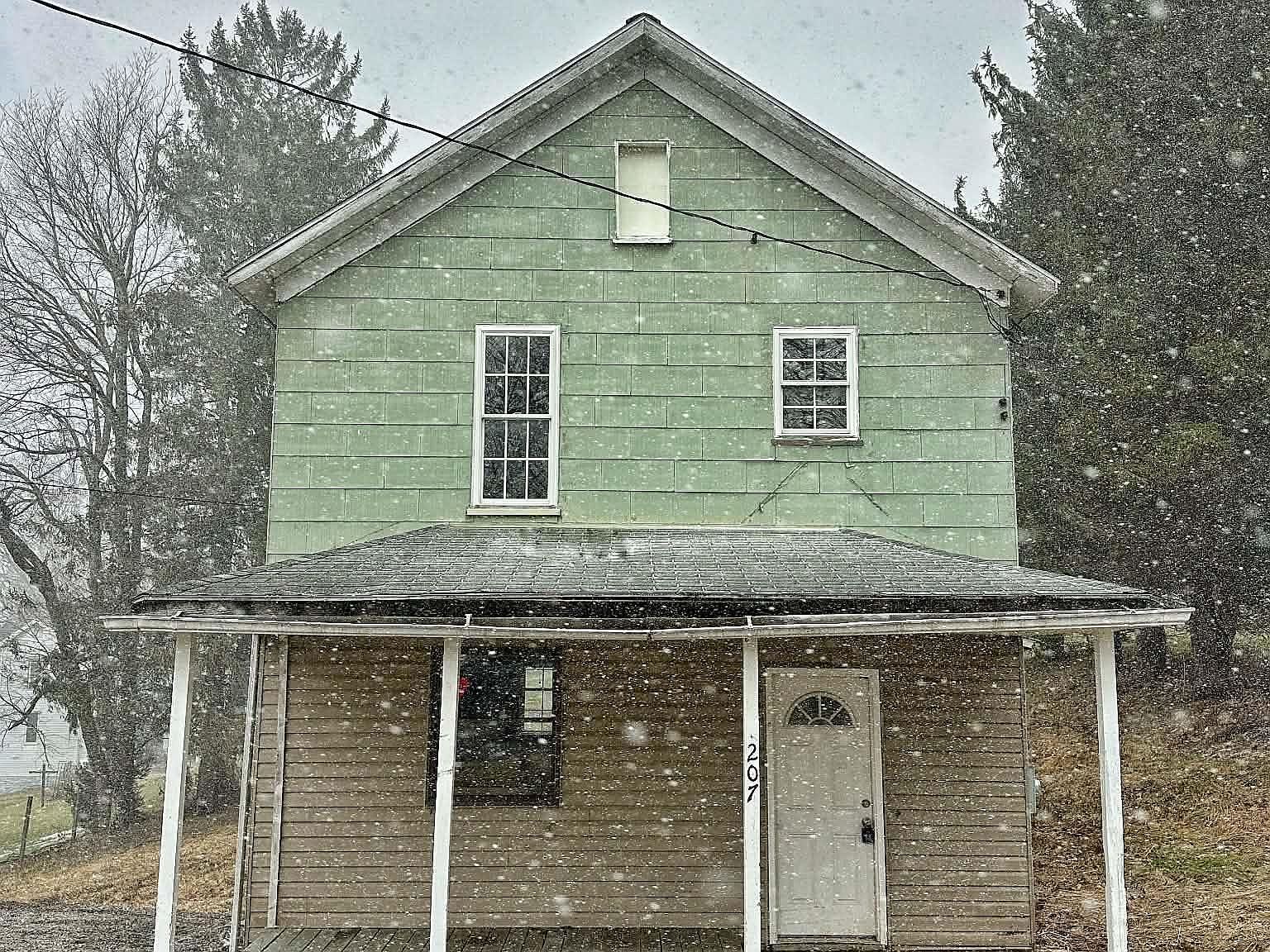 207 Willard St Terra Alta, WV 26764 - Thumbnail 2