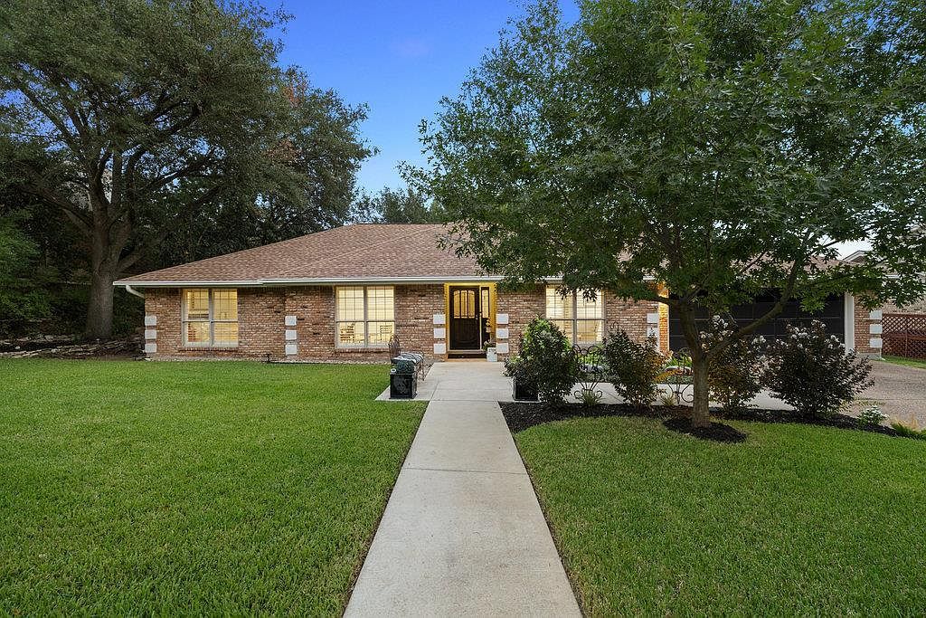 1709 Crested Butte Dr Austin, TX 78746 - Thumbnail 2