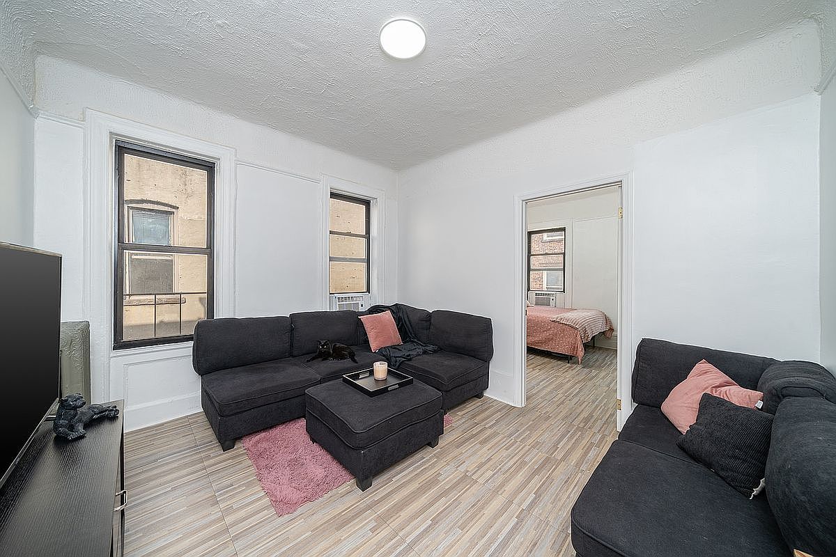 1989 Amsterdam Ave #61 New York, NY 10032 - Thumbnail 2