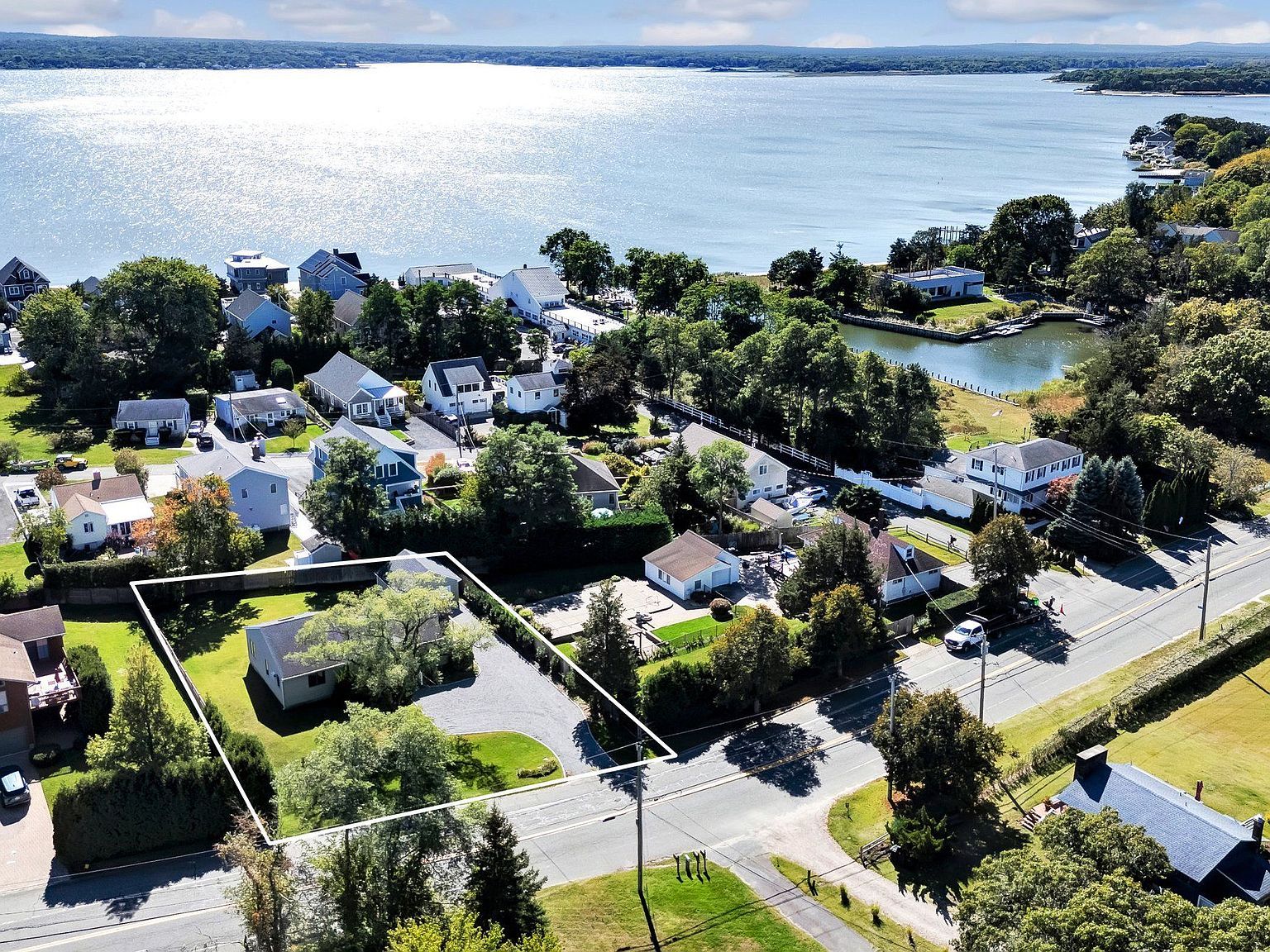 481 Peconic Bay Blvd Riverhead, NY 11901 - Thumbnail 2