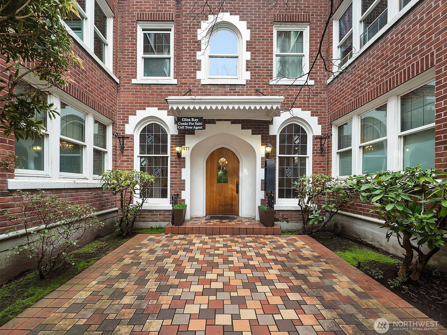 411 Boylston Ave E APT 202 Seattle, WA 98102 - Thumbnail 2