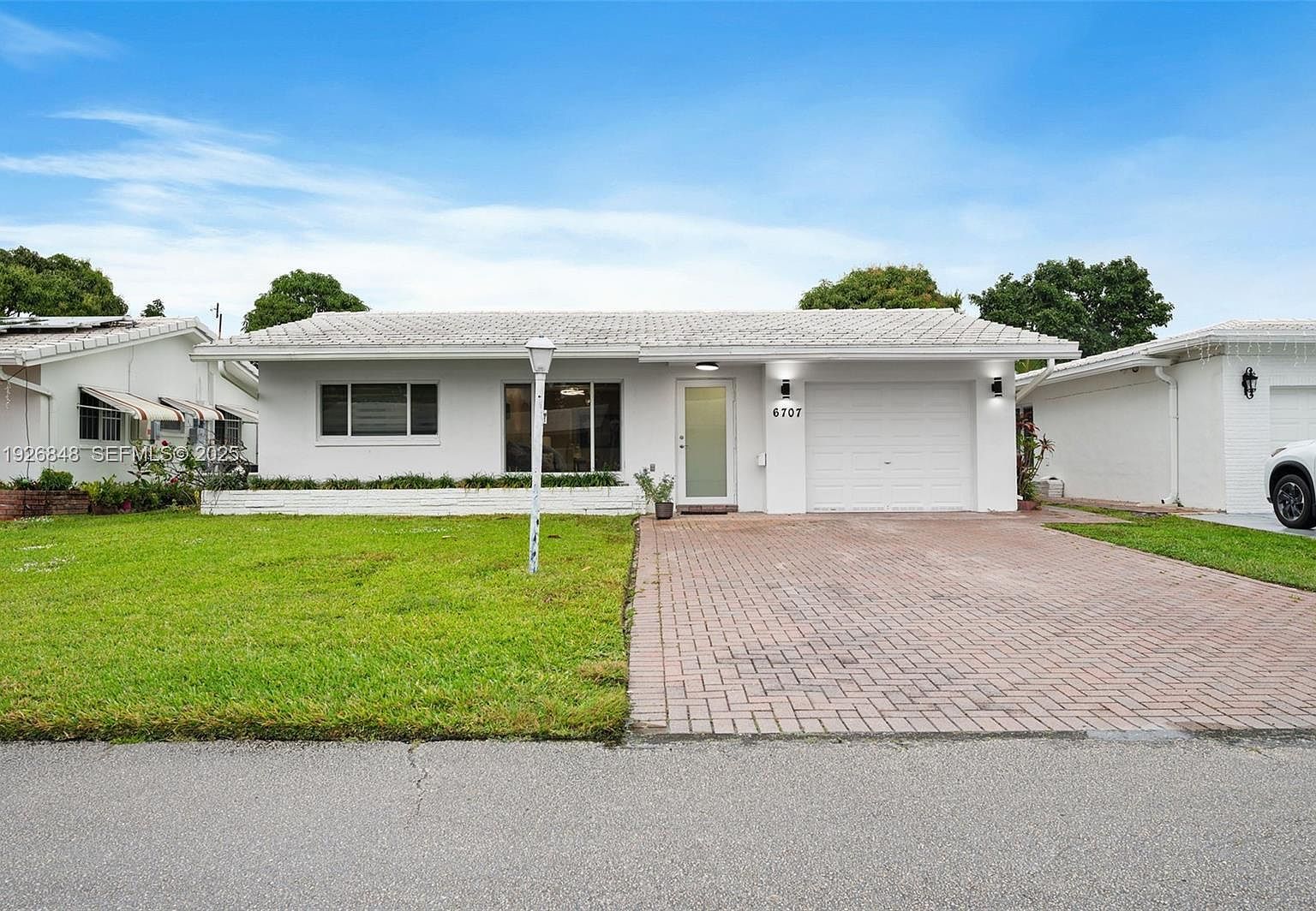 6707 NW 71st St Tamarac, FL 33321 - Thumbnail 2