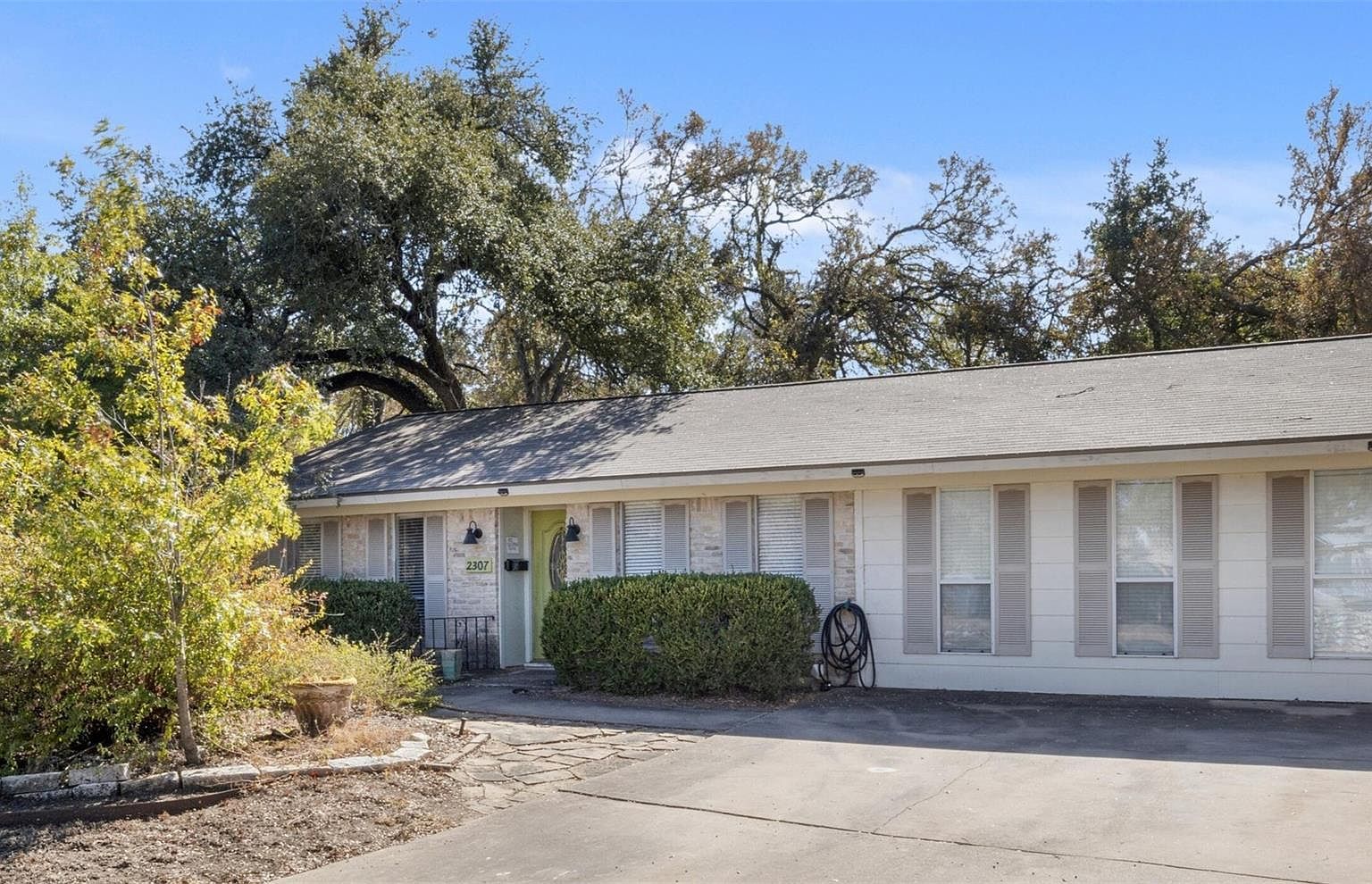 2307 Mimosa Dr Austin, TX 78745 - Thumbnail 2