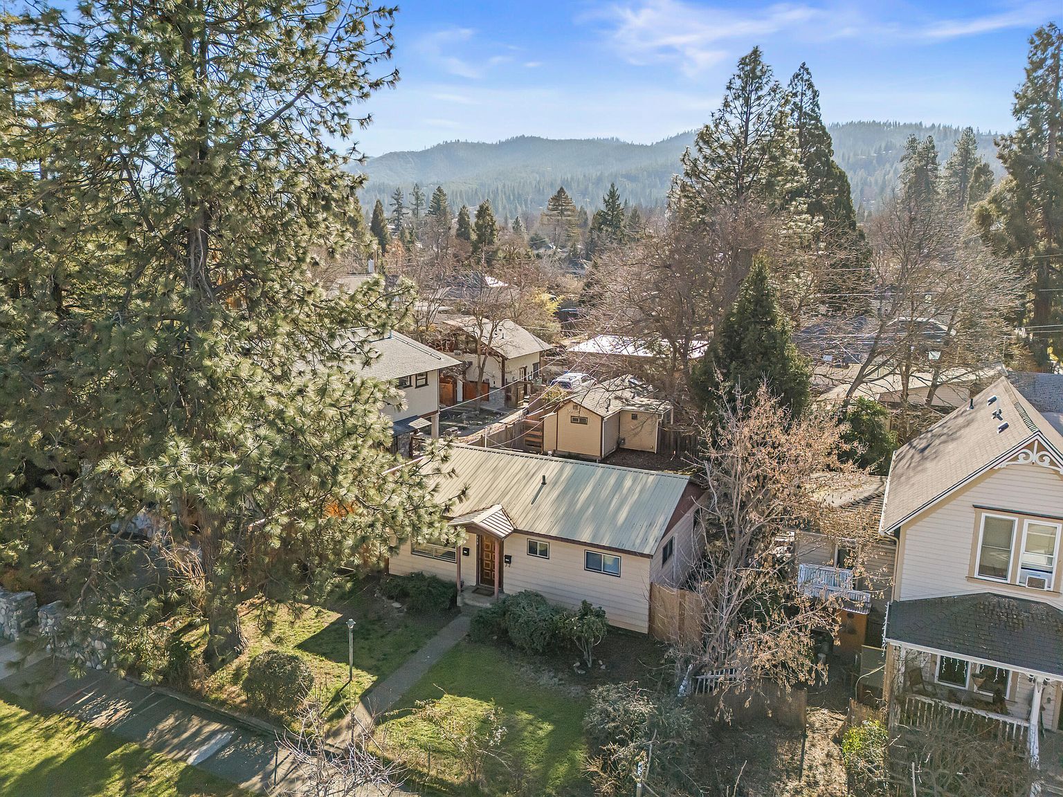 840 B St Ashland, OR 97520 - Thumbnail 2