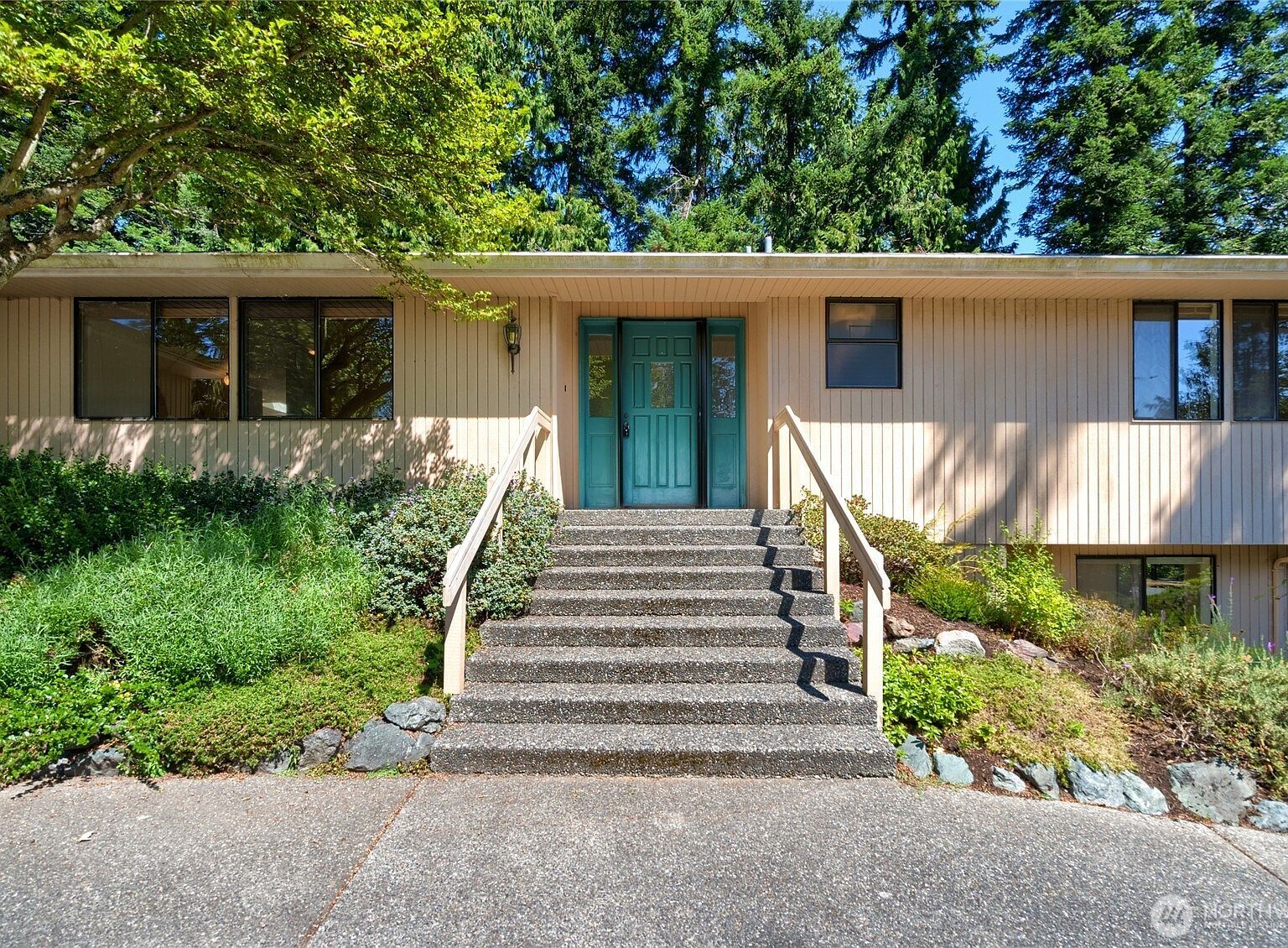 379 Snohomish Dr La Conner, WA 98257 - Thumbnail 2