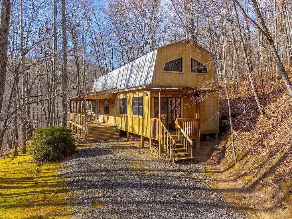 348 Laurel Dr Whittier, NC 28789 - Thumbnail 2