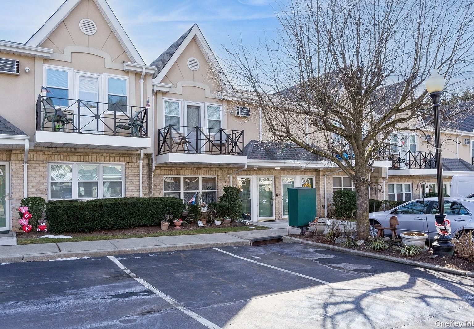 308 Cambridge Ct Glen Cove, NY 11542 - Thumbnail 2