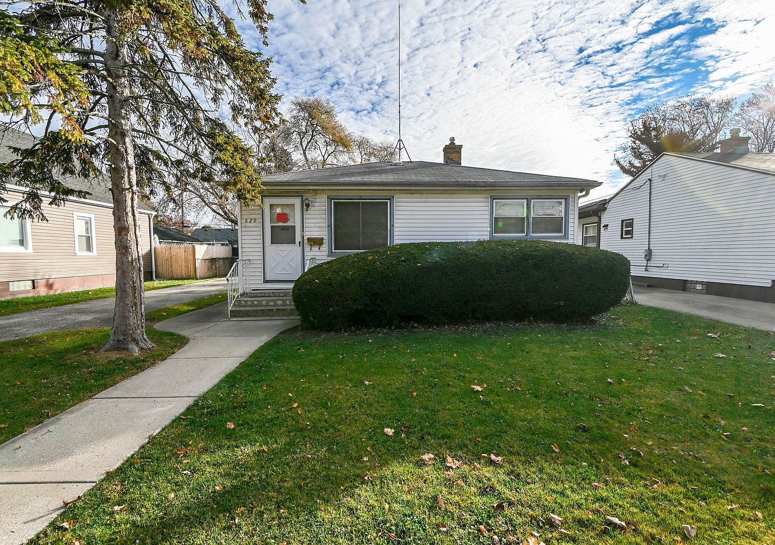 629 S Fulton Ave Waukegan, IL 60085 - Thumbnail 2