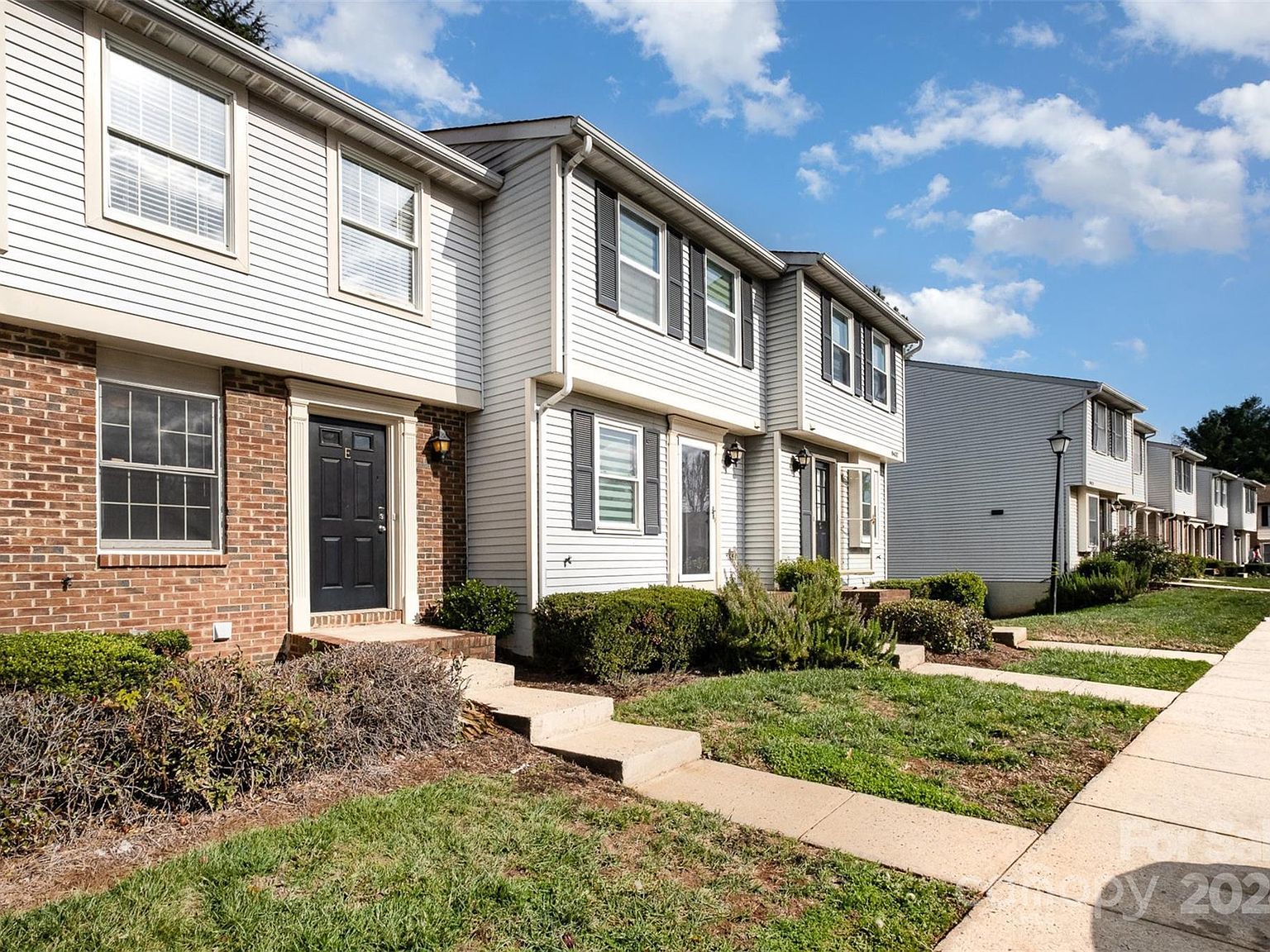 9432 Lexington Cir APT E Charlotte, NC 28213 - Thumbnail 2