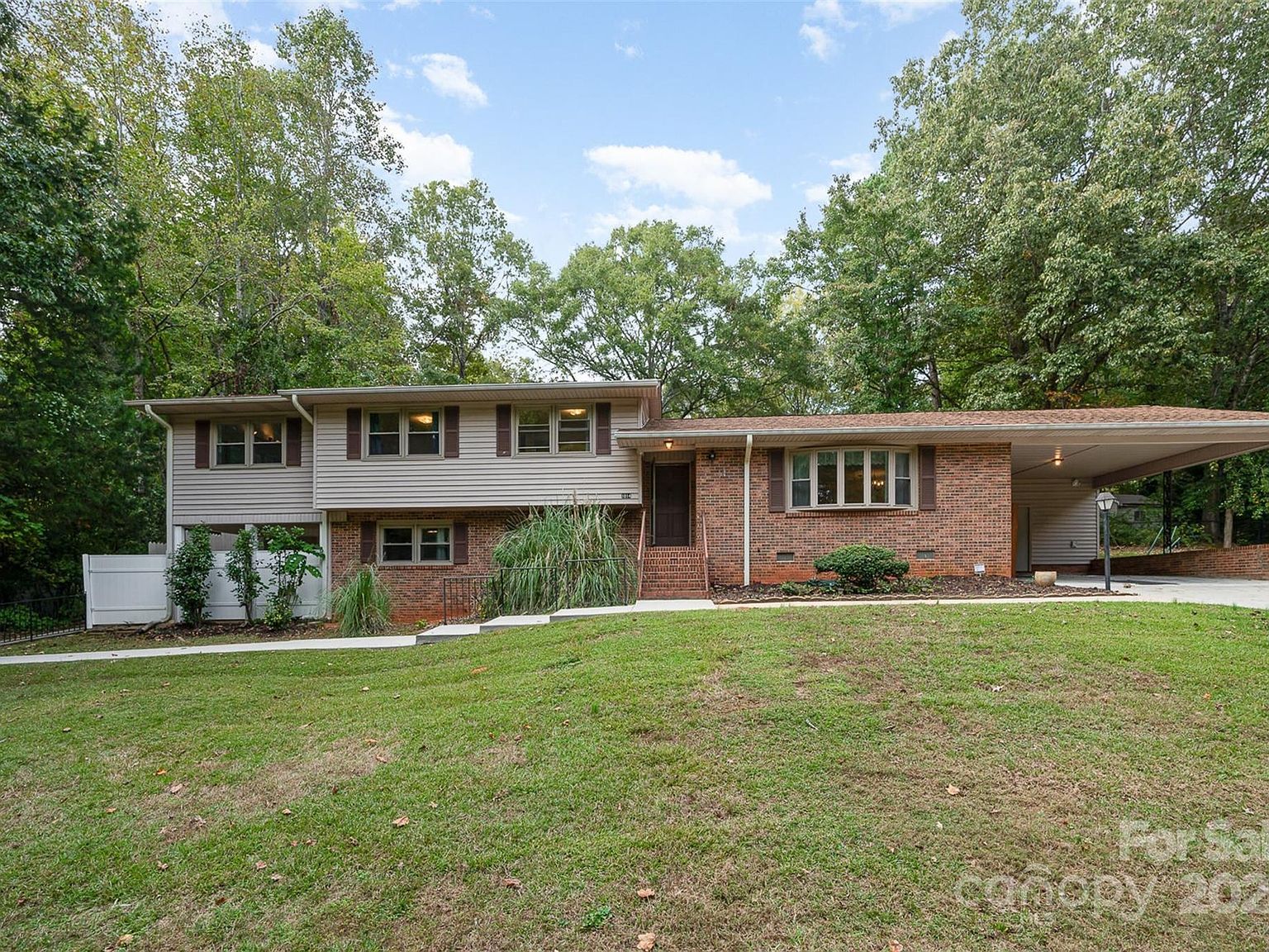 1014 E Meadow Dr Lancaster, SC 29720 - Thumbnail 2